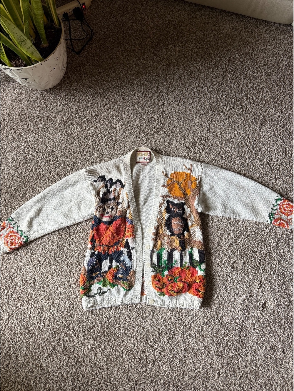 Vintage Cristal-Kobe Knit Cardigan Sweater with Autumn Animal Design